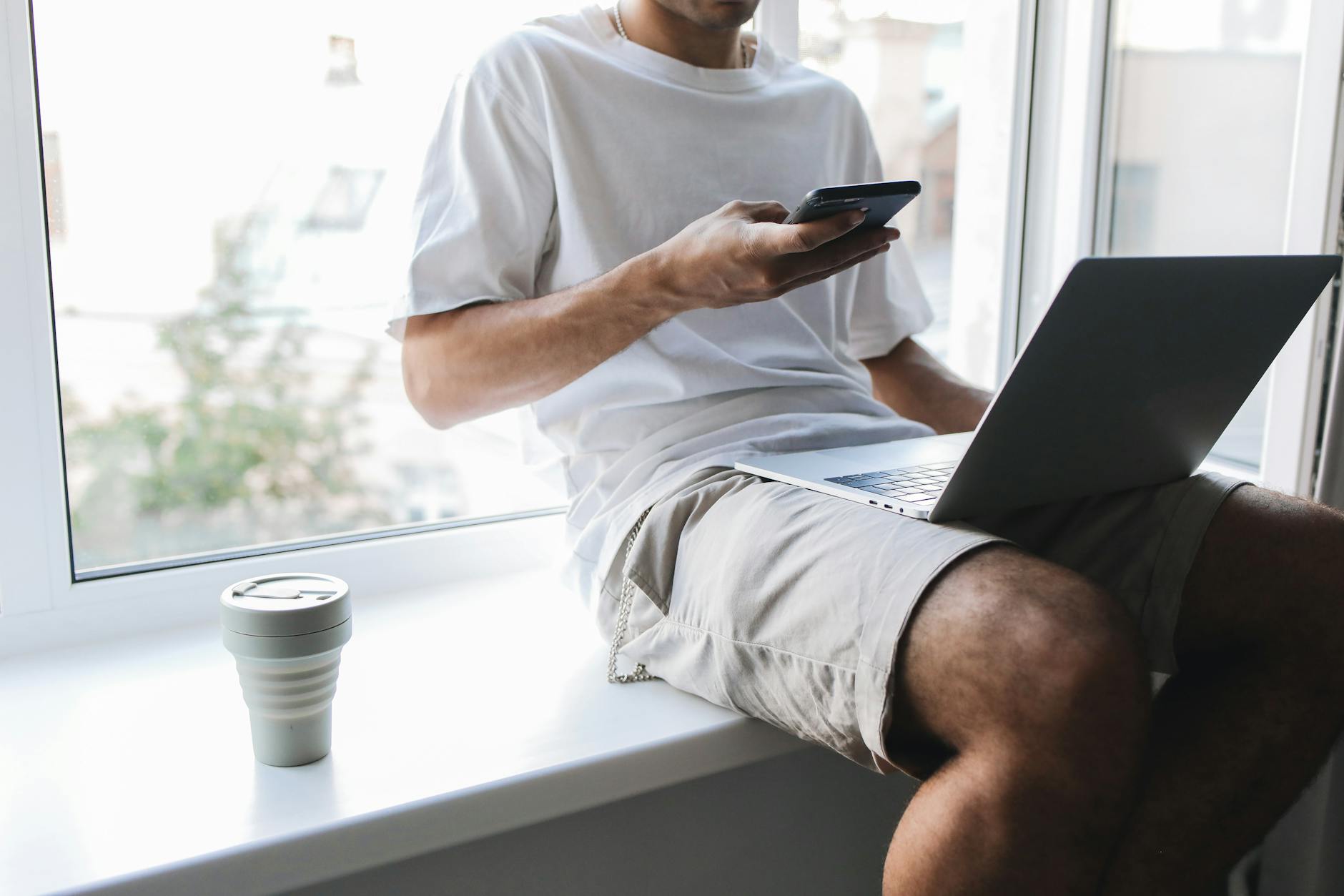 눈 피로 줄이는 방법 스마트폰 사용 습관 정리