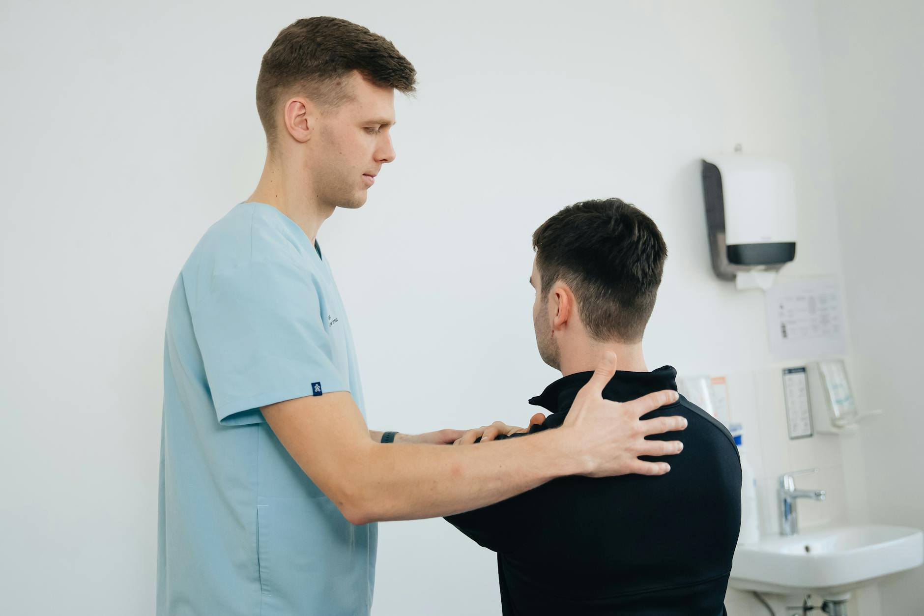 테니스 엘보 보호대 착용 위치 및 팔꿈치 통증 병원 치료 주기 매뉴얼